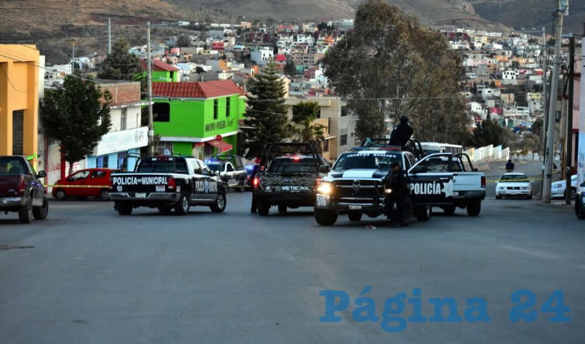 Las autoridades ministeriales indicaron que el ahora fallecido fue identificado como Rodrigo N., de 47 años de edad. Los primeros testimonios refieren que varios hombres que portaban armas, sin precisar cuántos ni características, dispararon en contra del occiso y huyeron (Foto: Cortesía)