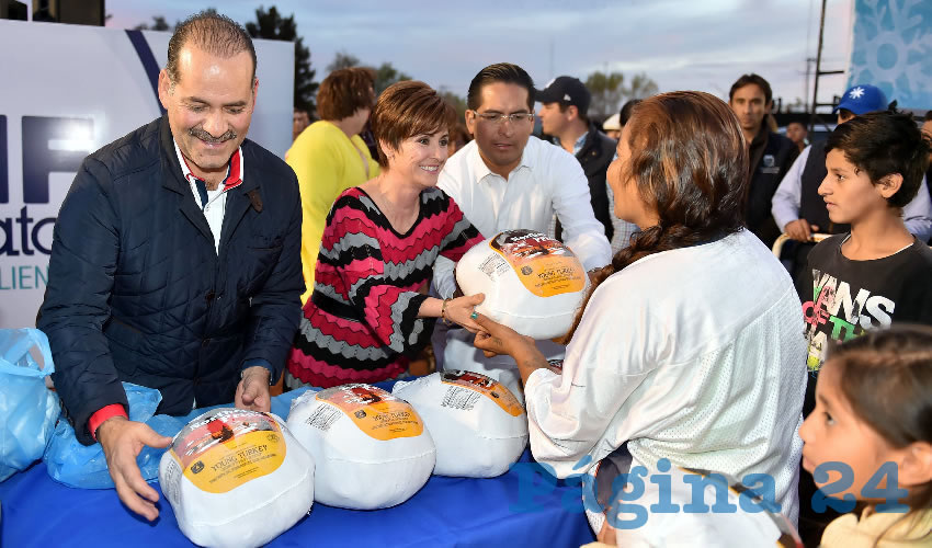 Orozco Sandoval hizo hincapié en que con la entrega de estos apoyos se busca que las familias gocen un momento de alegría y tengan una feliz Navidad