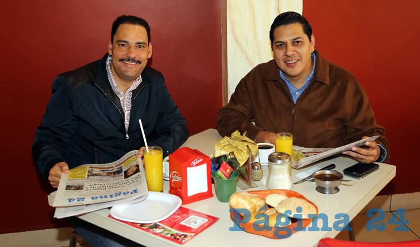 En el restaurante Mitla desayunaron Antonio Martín del Campo y Javier Luévano Núñez, secretario general de Gobierno
