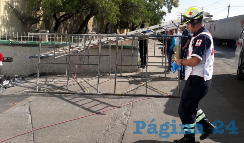 Parte del andamio que usaba el pintor y que se desplomó repentinamente