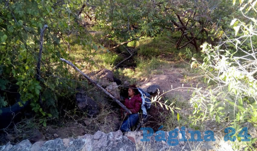 De esta manera, en una zanja, fue encontrada la mujer, misma que no ha recuperado la consciencia