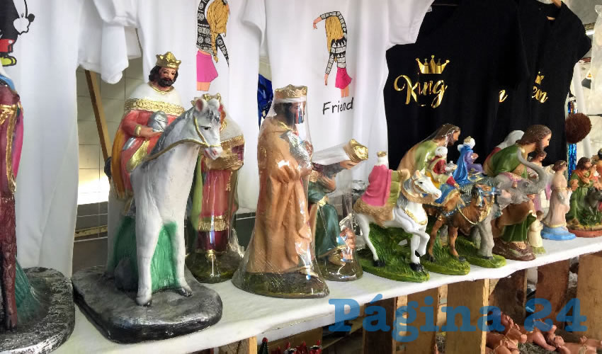 La señora María del Carmen García, quien ofertó piezas para los nacimientos, aseguró que en su espacio si hubo gente que se acercó a comprar, pese a que hubo momentos en que el lugar estuvo vacío, sin clientela (Foto Cristo González)