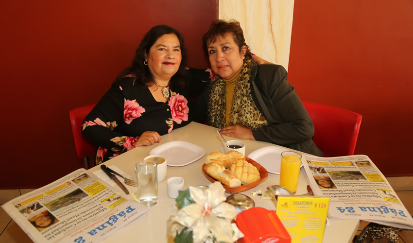 En el restaurante Mitla almorzaron la maestra Araceli Ubario Medina y Lucy de la Cruz Durón