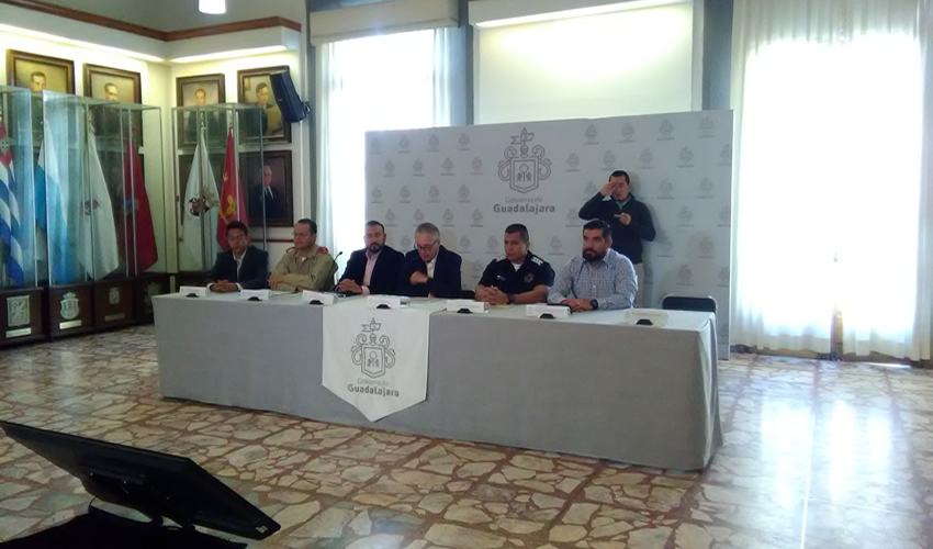 “Una bala perdida puede causar daño en un radio de 200 metros, por lo que se pide evitar esta práctica irresponsable, y que pone en riesgo a las personas que se encuentran en el entorno del lugar donde se realizan las detonaciones, llamó el presidente municipal interino de Guadalajara, Enrique Ibarra/Foto: Elizabeth Ríos Chavarría 