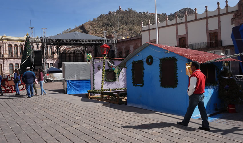 Visitantes, comentaron a Página 24, que visitan esta villa, temprano, ya que en años anteriores por lo menos a las 12 del día, ya el carrusel estaba funcionando, y podían los niños disfrutar del juego mecánico (Foto Merari Martínez Castro)