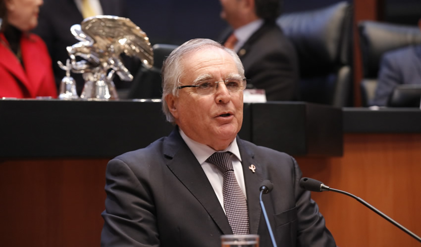 Miguel Romo Medina, senador de la República