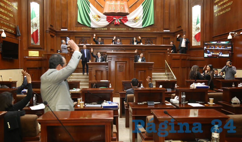 Se avala adici&oacute;n al Presupuesto de Egresos con art&iacute;culos transitorios que establecen topes salariales para el pr&oacute;ximo a&ntilde;o en los cargos de presidente de organismos aut&oacute;nomos (Fotos: Eddylberto Lu&eacute;vano Santill&aacute;n)