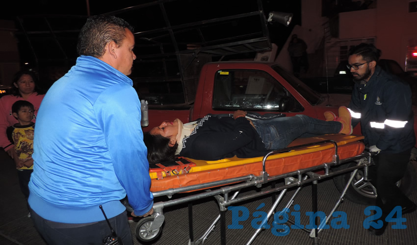 La mujer fue llevada a un hospital, tras sufrir varios golpes