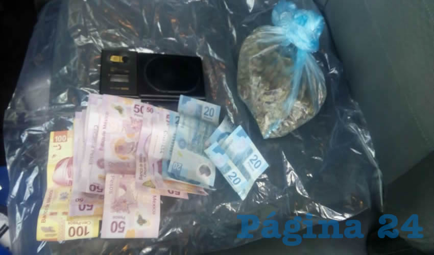 El dinero, la báscula gramera y la droga que portaba Christian Jonathan, de 17 años de edad