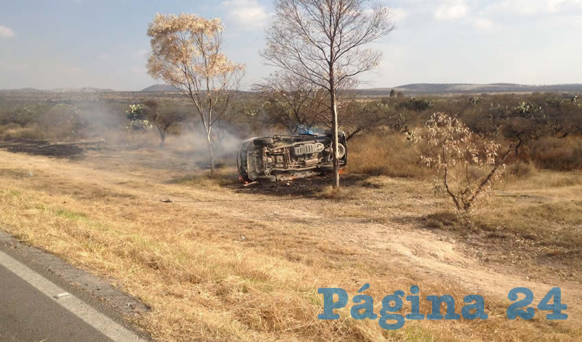 A pesar del aparatoso percance, ocurrido sobre la carretera federal 22, los cuatro tripulantes resultaron ilesos