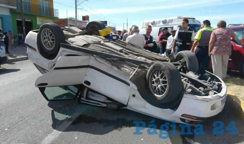 Sobre su toldo qued&oacute; el Volvo que manejaba el octogenario Roberto Maldonado 