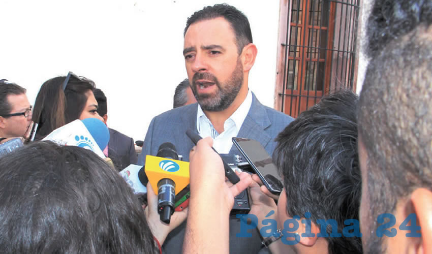 En la cuarta encuesta de este ejercicio, el mandatario estatal fue aprobado apenas por el 24.8 por ciento de los encuestados, mientras que 16.8 por ciento se mostró indiferente, y 58.4 por ciento de los que contestaron la encuesta virtual desaprobaron el ejercicio gubernamental en diciembre de 2017 (Foto Archivo Página 24)
