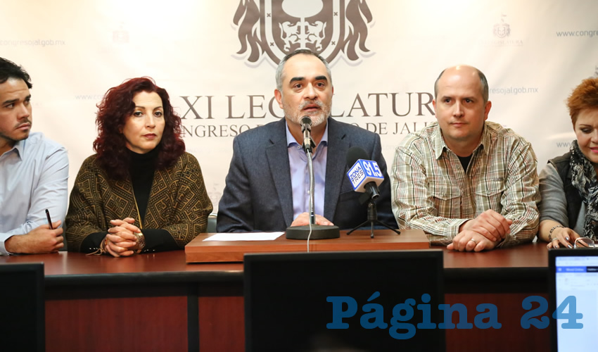 Reciclando gente… Ayer el que fue comisario de Guadalajara –y que dejó a la capital de Jalisco sumida en la violencia y presa de los delincuentes– es nombrado coordinador de diputados de Movimiento Ciudadano/Foto: Cortesía