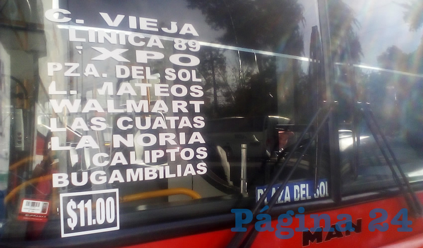 “Los que pueden irse en otro camión pues que bien, pero los que tenemos que ir a fuerza en este tipo de camiones nos tenemos que aguantar”, criticaron usuarios ante el arbitrario aumento en la tarifa de esta ruta/Foto: Francisco Tapia