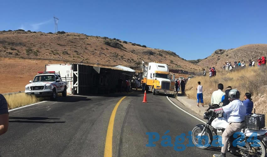 El accidente provocó un embotellamiento en la carretera a San Luis Potosí