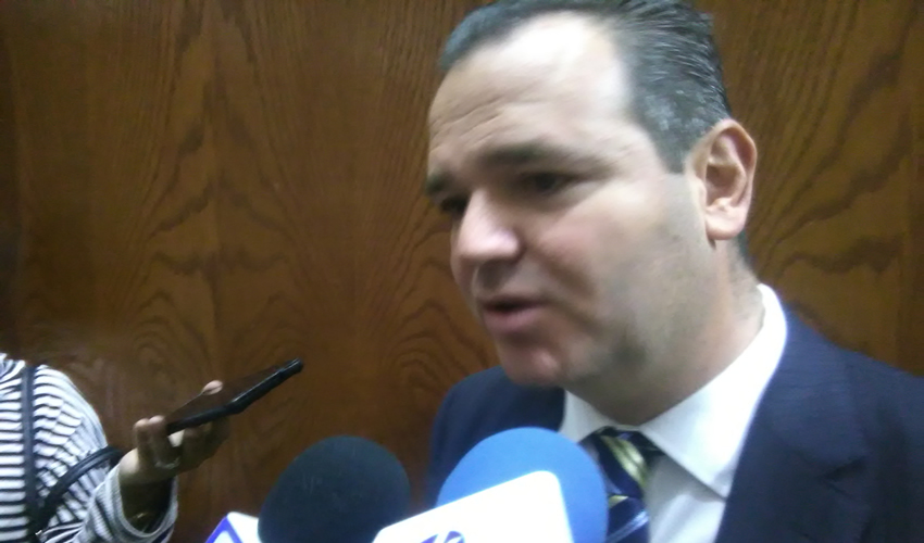“Hemos hecho un llamado público a Gabriel Valencia para que se desista, para que sumemos esfuerzos”, dijo en un primer momento Miguel Ángel Monraz, diputado panista, quien advirtió que de lo contrario espera que el tribunal les dé la razón para finalmente nombrar al fiscal anticorrupción y éste entre en funciones/Foto: Elizabeth Ríos Chavarría