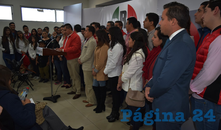 Conferencia de prensa en el Partido Revolucionario Institucional