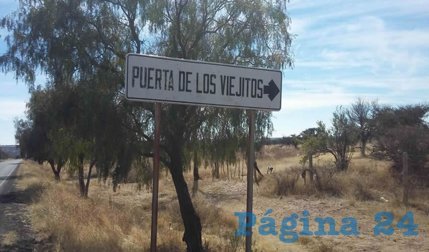 Entrada a la terracería de Puerta de los Viejitos, en el entronque con la carretera estatal 55