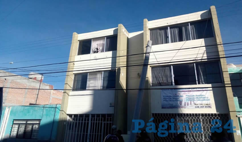 La fémina se arrojó desde una ventana del tercer piso