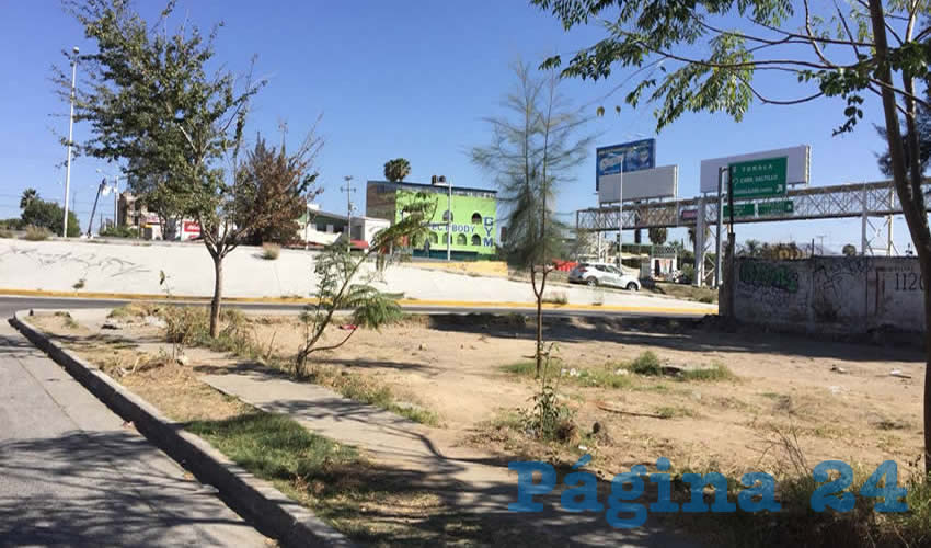 El espacio, ubicado en Periférico y la Prolongación Mariano Bárcenas, fue destinado desde la fundación del fraccionamiento para la instalación de un parque, de hecho, es parte del patrimonio municipal que fue otorgado a la administración pública por los desarrolladores como una donación y que por años estuvo ocupado por escombro/Foto: Francisco Tapia