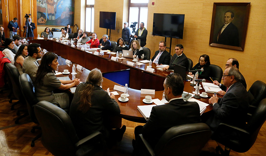 El secretario de Educación Pública, Otto Granados Roldan, se reunió con 15 de los especialistas responsables de la producción editorial de los libros de texto gratuitos