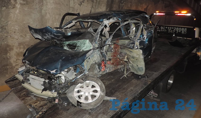 El autom&oacute;vil, con huellas de sangre