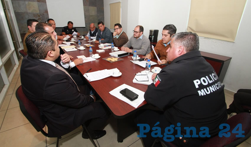 La Dirección de Reglamentos y la Policía Municipal sostuvieron una reunión en las instalaciones del Complejo de Seguridad Pública Municipal de Aguascalientes, en la que diseñaron un esquema de trabajo que permitirá dar respuesta ante la queja constante de ruido producido principalmente por vecinos