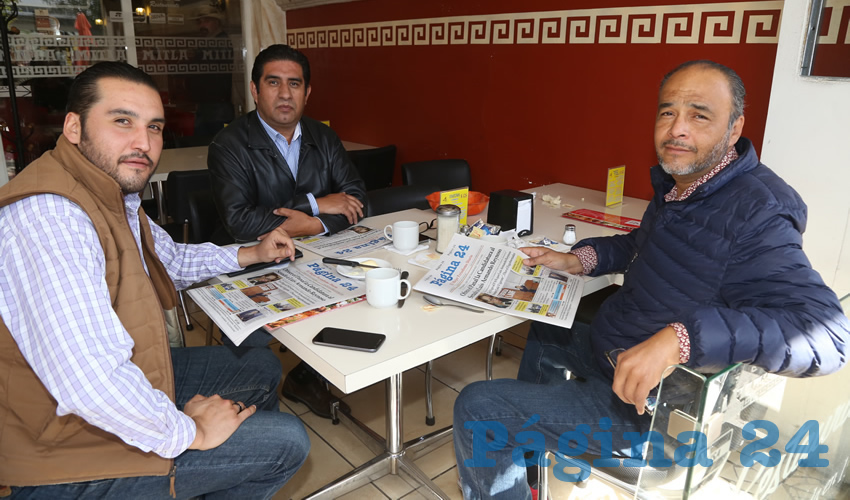 En el restaurante Mitla se reunieron Aldo Ruiz Sánchez, presidente del Comité Directivo Estatal de Morena; Rafael de Lira Muñoz y Espartaco Álvarez Cardona