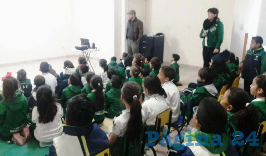 La conferencia fue impartida por personal del área de Cultura y Divulgación de la SSMAA en inglés, idioma en la que se educa a los estudiantes