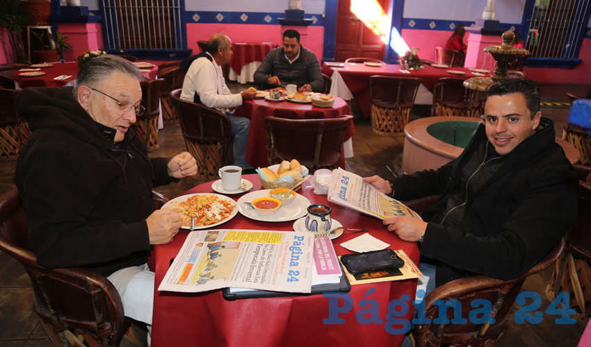 En La Saturnina desayunaron Carlos García Villanueva, coordinador del Frente Nacional por la Familia; y Jaime Durán, coordinador de Movimiento Ciudadano