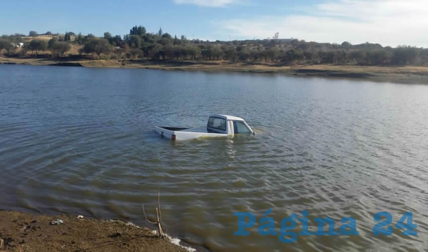 En la presa Parga, al oriente de la ciudad, cayó una camioneta
