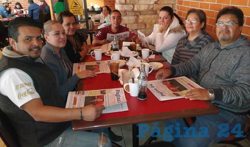 Fernando Navarro, Araceli Guerrero, Laura Navarro, Marco Macías, Karina Navarro, Lourdes Mendoza y Fernando Navarro almorzaron en el restaurante Las Antorchas