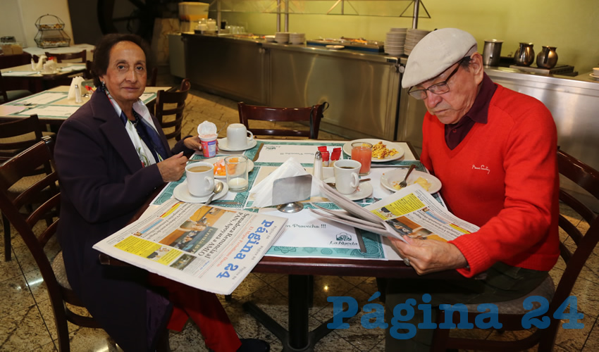 En el restaurante La Rueda del Hotel Quality Inn almorzaron Socorro Alarcón Díaz y Efraín Eduardo Zaragoza Salazar, jubilados de Telmex de San Luis Potosí, de visita en Aguascalientes