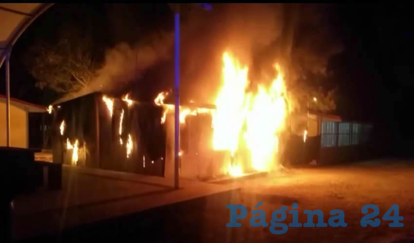 El o los delincuentes sustrajeron objetos y antes de escapar provocaron el fuego
