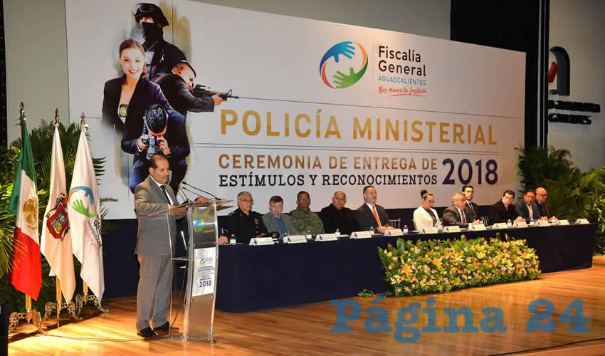 El gobernador del Estado Martín Orozco Sandoval hizo entrega de estímulos y reconocimientos a elementos de la Policía Ministerial