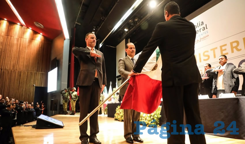 La ceremonia la encabezaron el gobernador y el fiscal del estado