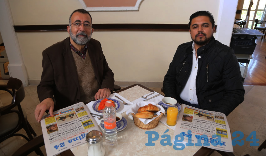En Sanborns Francia almorzaron Eduardo Mart&iacute;n J&aacute;uregui, notario p&uacute;blico n&uacute;mero 19; y Andr&eacute;s Escobedo Rivera, visitador de Notar&iacute;as