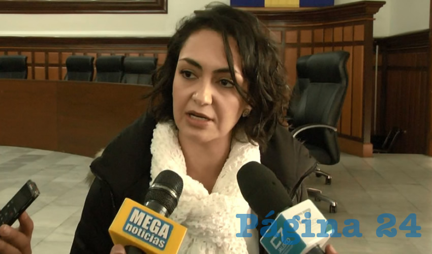 “Ya les hicimos desde la primer quincena de enero la parte que correspondía al municipio, incluso más, se les cubrió hasta el 92 por ciento de la homologación y en los próximos días seguramente se hará el ajuste de lo que falta”, señaló Anna Bárbara Casillas, síndico de Guadalajara, quien admitió que falta “mejorar las prestaciones de los policías”/Foto: Francisco Andalón López