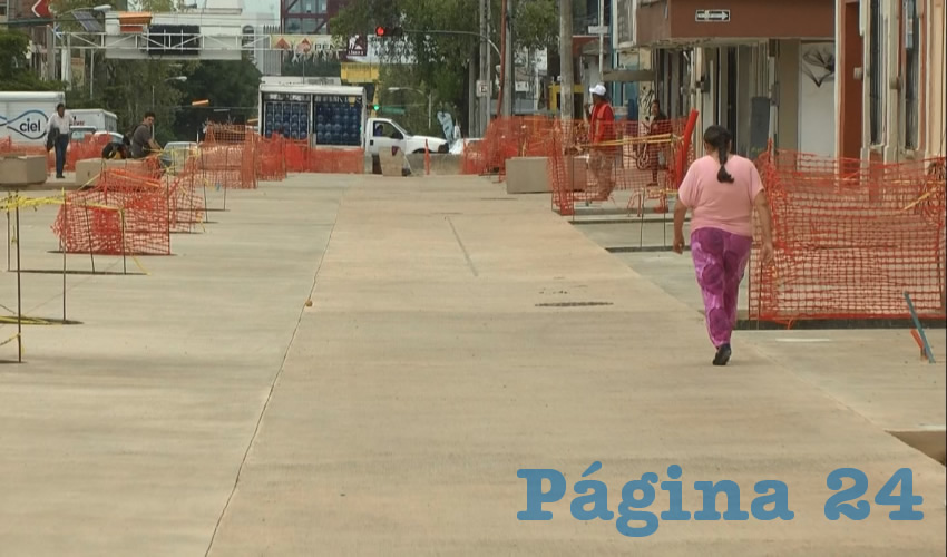 “¿De qué nos sirve que sea peatonal la avenida Alcalde si lo que necesitamos es pasar en carro?”, cuestionaron las obras algunos tapatíos entrevistados por este rotativo/Foto: Archivo Página 24