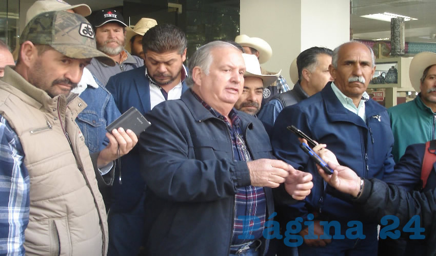 Los pequeños y medianos productores de leche de 20 estados del país hacemos un llamado al Gobierno de la República