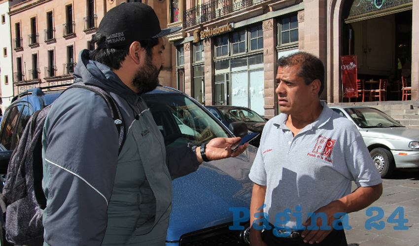 Javier Castillo Rodríguez, prestador de servicios turísticos en el centro histórico de Zacatecas (Foto Rocío Castro Alvarado)