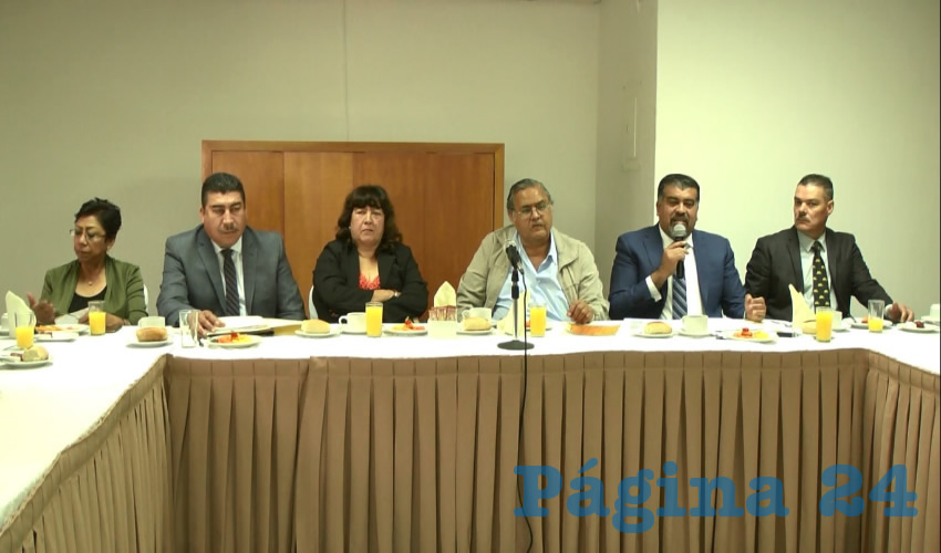 De acuerdo con ejidatarios de El Zapote, como no se les han pagado sus tierras y el tiempo avanza, la deuda supera los 5 mil millones de pesos tan sólo de la zona en donde se ubica el aeropuerto, más otra cantidad por los terrenos que les quitaron para construir la carretera a Chapala/Foto: Francisco Andalón López