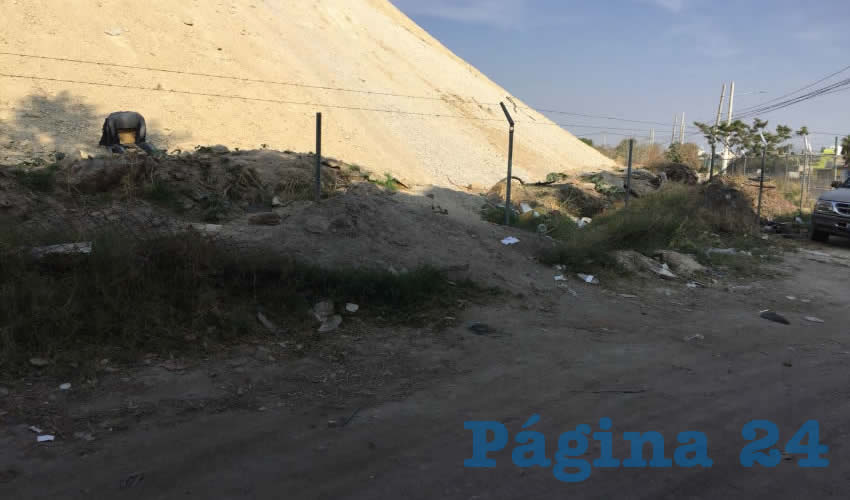 La polvareda que levanta el movimiento de material y de camiones de carga pesada en La Parcela, ubicada en Miramar, vuelve imposibles actividades cotidianas como colgar la ropa, caminar o abrir la ventana de las casas, sin que acabe uno enterregado/Fotos: Francisco Tapia 