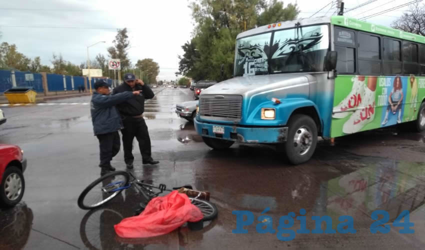 Un urbanero embistió a un ciclista luego de ignorar la señal de alto