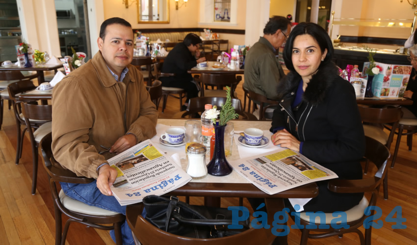 Carlos Dom&iacute;nguez y Mar&iacute;a Luisa Beltr&aacute;n L&oacute;pez compartieron el primer alimento del d&iacute;a en Sanborns Francia