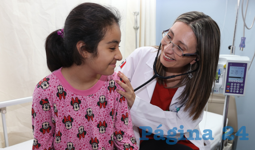 El equipo de oncolog&iacute;a pedi&aacute;trica del CMN 20 de Noviembre imparte educaci&oacute;n a personal m&eacute;dico de otros Hospitales del Instituto para detallar las sospechas de este padecimiento