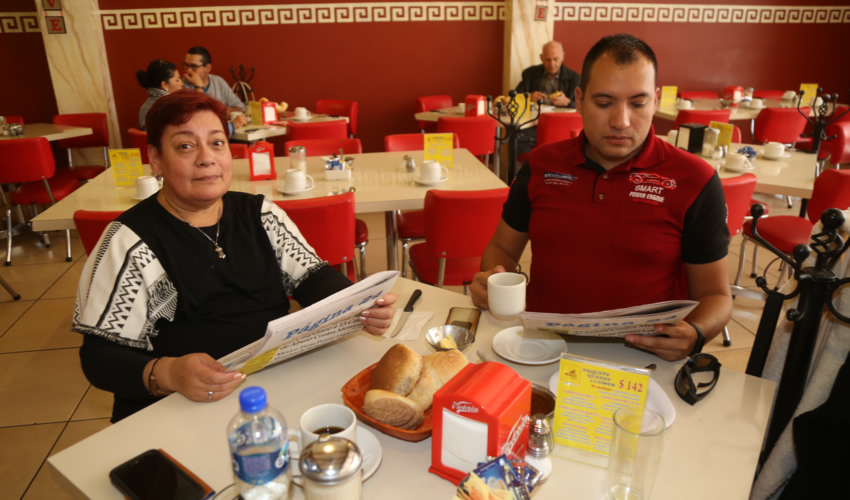 En el restaurante Mitla desayunaron María Eugenia de la Cruz y Salvador Flores de la Cruz