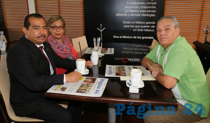 En Caf&eacute; Punta del Cielo departieron Alejandro Mendoza Villalobos, diputado local; Herlinda Mendoza Garc&iacute;a y Sergio Alc&aacute;zar Hern&aacute;ndez