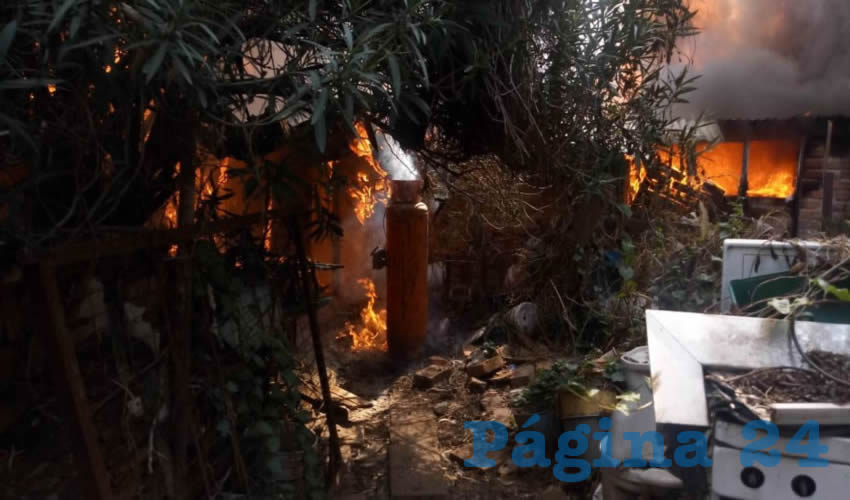 El fuego acabó principalmente con material para reciclar