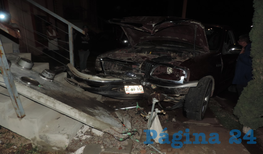 Así quedó la camioneta Ford que manejaba el ebrio José Guadalupe Soto Esparza